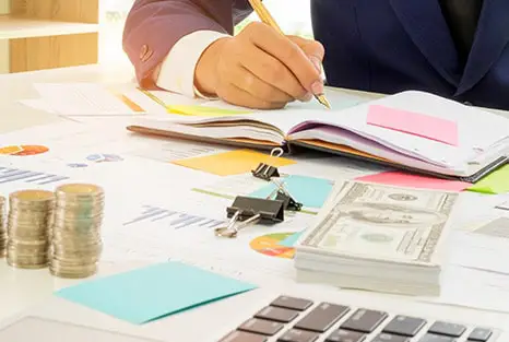 Pros & Cons of Outsourcing Your E-Commerce Accounting